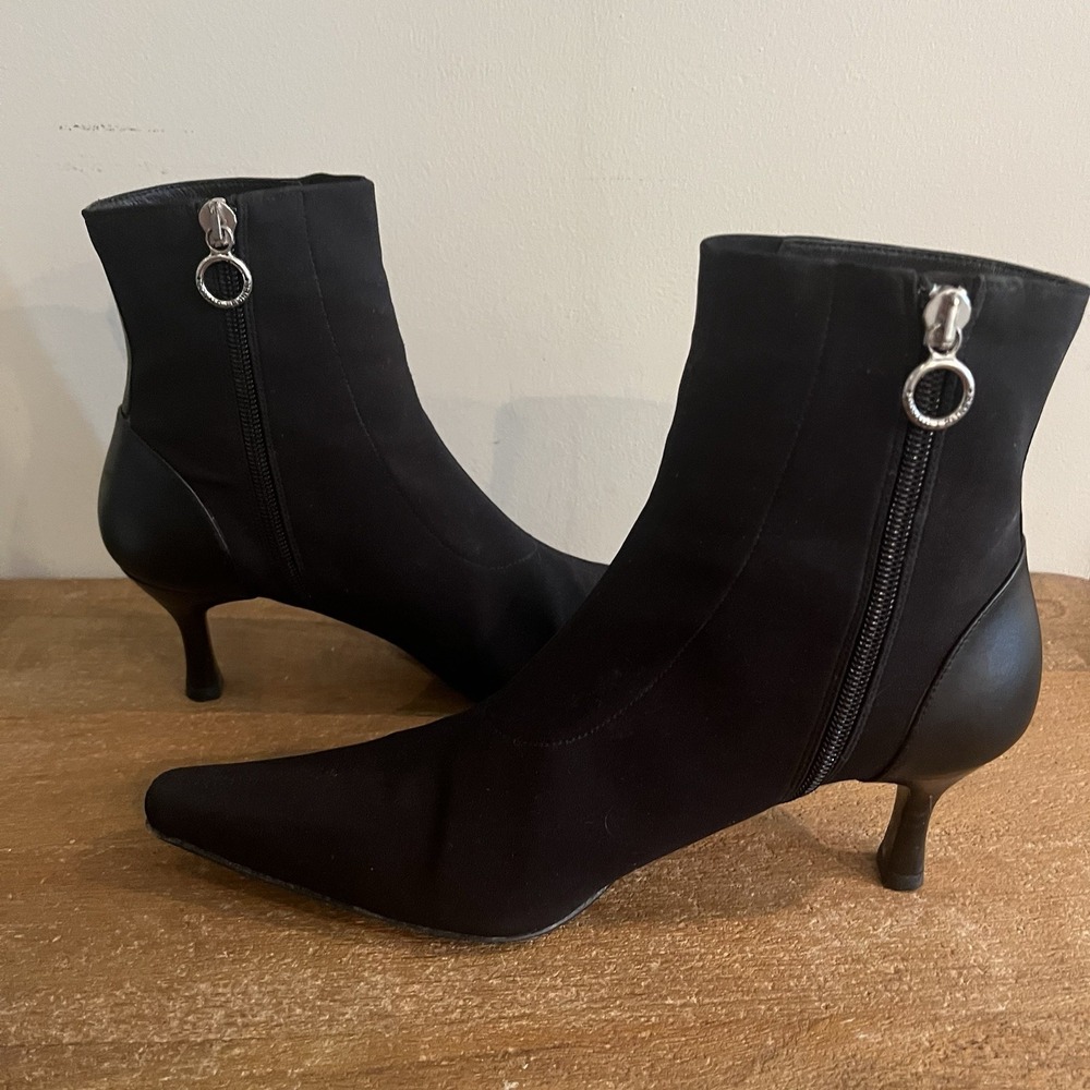 Donald J Pliner Black Stretch Ankle Boots 8.5M Pointed Toe Kitten Heel Spain Y2K